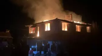 Bursa'da alevli gece...Köy evi alevlere teslim oldu