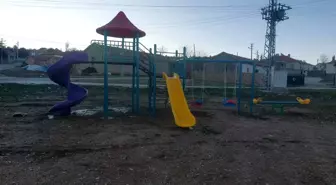 Çocukların okula oyun parkı talebi yerine getirildi