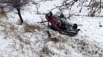 Çorum'da ağaca çarpan otomobil takla attı: 4 yaralı
