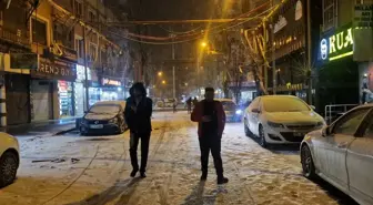 Diyarbakır'da kar yağışı etkili oldu; uçuşlar iptal edildi