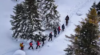 Doğa sporcuları Aladağlar'ın karla kaplı eteklerinde sınırlarını zorluyor