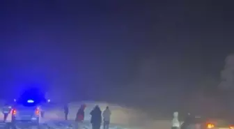 Erzincan-Sivas kara yolu çığ düşmesi sonucu ulaşıma kapandı