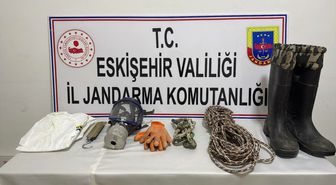 Eskişehir'de izinsiz kazı yapan 8 şüpheli suçüstü yakalandı