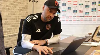 Gaziantep FK Teknik Direktörü Yılmaz, AA'nın 'Yılın Kareleri' oylamasına katıldı