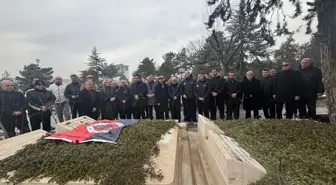 İlhan Cavcav, vefatının 9'uncu yıl dönümünde kabri başında anıldı