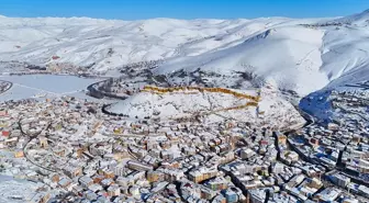 Karla kaplanan Bayburt Kalesi dronla görüntülendi