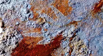 Endonezya'da bulunan 'kırmızı pençeli el' tarihteki en eski örnek olabilir