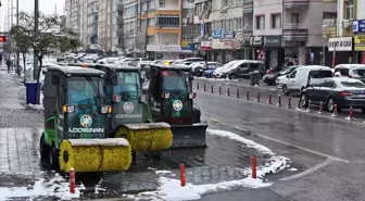 Kocasinan Belediyesi ekipleri, karla mücadele çalışmalarını sürdürüyor