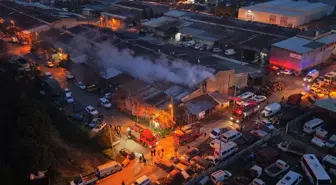 Manisa'da marangoz atölyesinde çıkan yangın söndürüldü