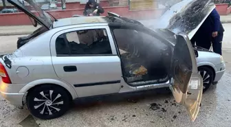 Merzifon'da yanan otomobil kullanılmaz hale geldi