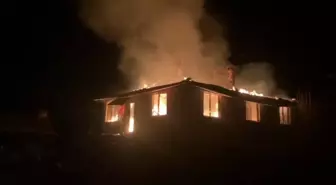 Müstakil ev alev alev yandı