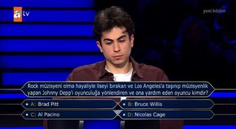 Rock müzisyeni olma hayaliyle liseyi bırakan ve Los Angeles'a taşınıp müzisyenlik yapan Johnny Depp'i oyunculuğa yönlendiren ve ona yardım eden oyuncu