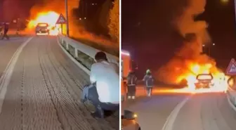 Seyir halindeki otomobil alev topuna döndü: Aracının yanışını çaresizce izledi