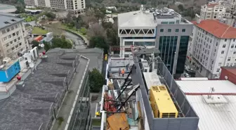 Şişli'de otele ait kaçak yapı yıkıldı