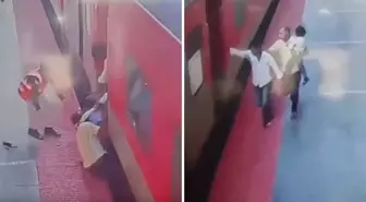 Trene yetişmeye çalışırken kucağındaki çocukla tren ve peron arasında sıkıştı