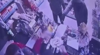 Akaryakıt istasyonundan gasbettikleri paraları başka bir akaryakıt istasyonunda harcamışlar
