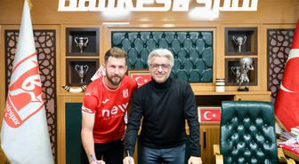 Balıkesirspor forvet Akın Arıcan'ı renklerine bağladı