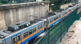 Bayrampaşa'da duran metrodan dumanlar yükseldi