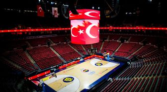 Fenerbahçe, Kosner Baskonia maçı öncesi salonu Türk bayraklarıyla süsledi