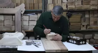 Gaziantepli 'Yaşayan İnsan Hazinesi' sedef kakmayı yaşatmaya çalışıyor