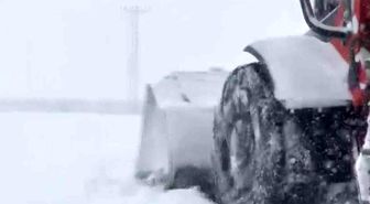 Gercüş'te hastalar için yollar küreklerle açıldı