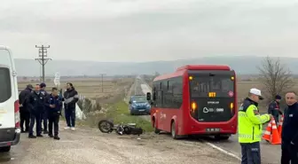 Gönen'de minibüs ile motosiklet çarpıştı: 1 yaralı