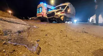 Hasta taşıyan ambulans ile otomobil çarpıştı: 1 yaralı