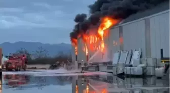 Hatay'da lastik deposunda yangın