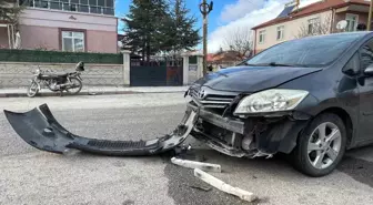 Karaman'da otomobille çarpışan motosiklet sürücüsünün çenesi kırıldı