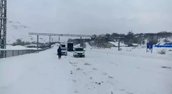 Kayseri-Malatya kara yolunda mahsur kalan yolcular, Gürün ilçesinden uğurlandı