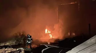 Kocaeli'de atık plastik deposunda yangın