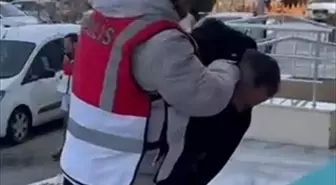 Konya'da akaryakıt istasyonunu silahla soyan zanlılardan 2'si tutuklandı