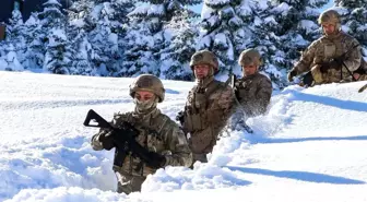 Ordu'da jandarmadan kar altında arama-kurtarma tatbikatı