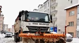 Sivas'ta kar yağışı hayatı olumsuz etkiliyor