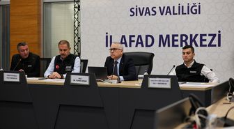 Sivas Valisi Şimşek, il genelindeki olumsuz hava koşullarına ilişkin açıklama yaptı