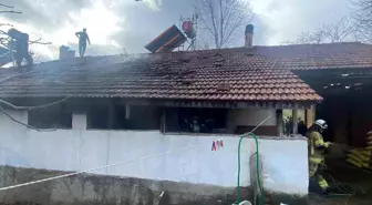 Tek yaşayan adamın evi küle döndü