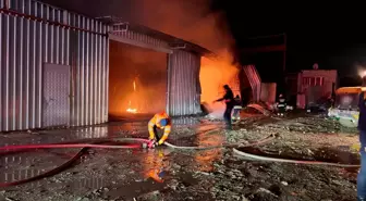 Tekirdağ'da geri dönüşüm tesisinde çıkan yangına müdahale ediliyor