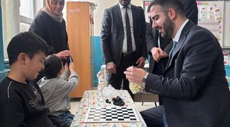 TÜGVA Hakkari Temsilciliğinden 'Ortaokul Vakıf Okulu' programı uygulanan okullara ziyaret