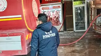 Van'da korkutan yangın: 5 iş yeri zarar gördü