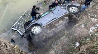 Zonguldak'ta kontrolden çıkan otomobil 20 metreden dereye uçtu; 1 yaralı