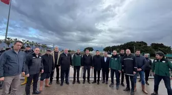 AK Parti heyeti su taşkınlarından etkilenen Kumluca'daki çiftçileri ziyaret etti