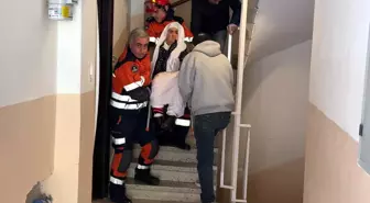 Avcılar'da ameliyat olan kadın itfaiye yardımıyla hastaneye götürüldü