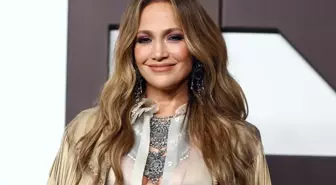 Bakmayın 56 yaşında olduğuna! Jennifer Lopez son pozuyla gençlere taş çıkartır