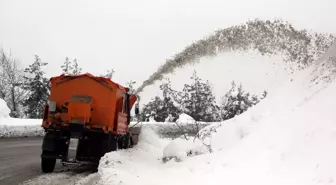 Beypazarı'nda karla mücadele devam ediyor