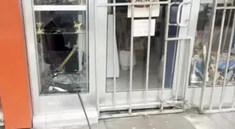 Bıçakçı dükkanının camı kırılıp binlerce liralık bıçak çalındı