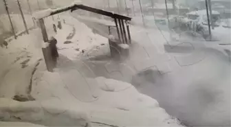 Bitlis'te 4 polisin yaralandığı kaza kamerada