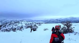 Çoban ve 9 keçisi, 3 gündür mahsur kaldığı yerden kurtarıldı