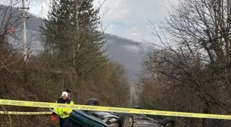 Devrilen otomobilin sürücüsü öldü