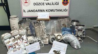 Evinin çatısına kenevir bahçesi kuran 1 şahıs yakalandı