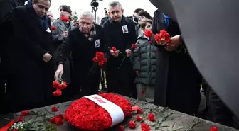 Gazeteci Uğur Mumcu, bombalı saldırıya uğradığı sokakta anıldı